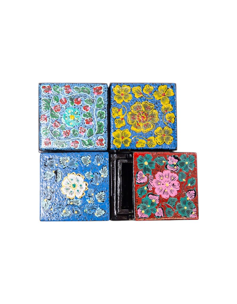 TH448 - Lacquer box 5x5 cm