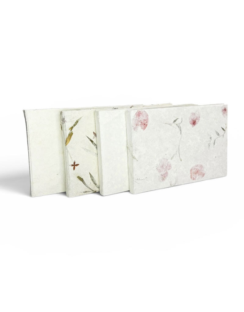 TH224 - Album with mulberry cover