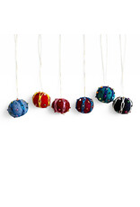 NE525 - Vilten decoratieve balletjes