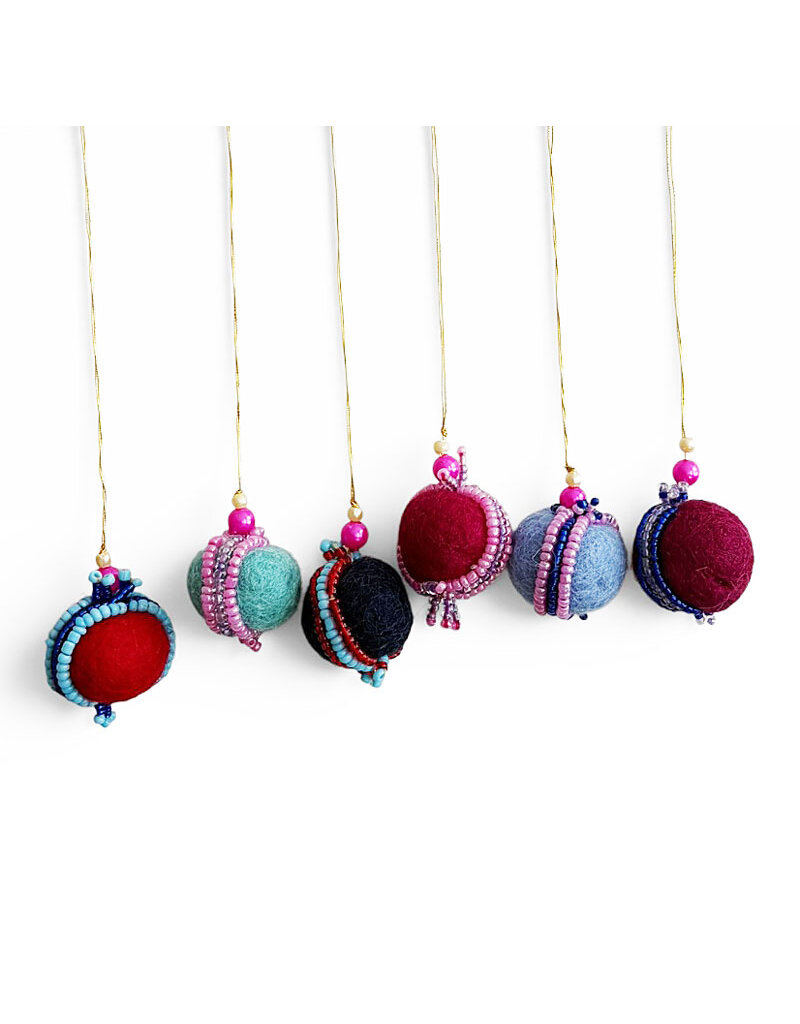 NE524 - Vilten decoratieve balletjes