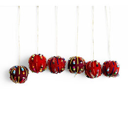 NE523 - Vilten decoratieve balletjes