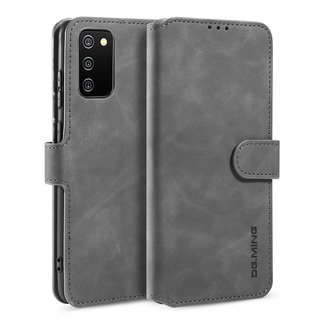 CaseMe CaseMe - Samsung Galaxy A02s Hoesje - Met Magnetische Sluiting - Ming Serie - Leren Book Case -Grijs