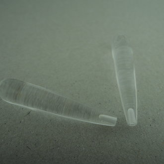 9864 STUKGOED TRANSPARANT 30X6MM DRUPPEL KRISTAL HALF GEBOORD