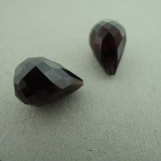 9860 STUKGOED ROOD 12X8MM DRUPPEL GRANAAT FACET HALF GEBOORD