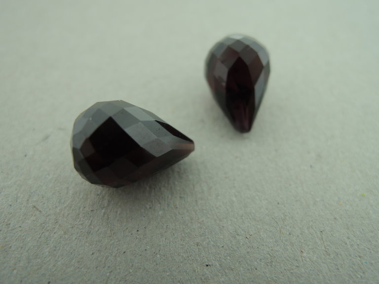 9860 STUKGOED ROOD 12X8MM DRUPPEL GRANAAT FACET HALF GEBOORD