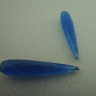 9869 STUKGOED BLAUW 30X6MM DRUPPEL KWARTS FACET HALF GEBOORD