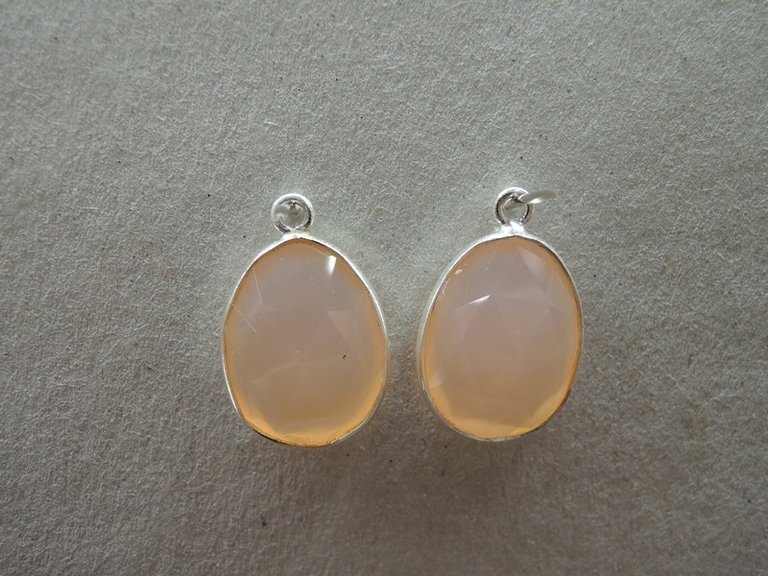 QSF28 HANGER IN KAST Ag925 ROOS 17X12MM CHALCEDOON FACET MET 1 OOG