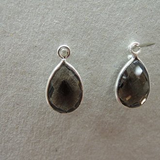 QSF31 HANGER IN KAST Ag925 BRUIN 12X10MM DRUPPEL ROOKKWARTS FACET MET 1 OOG