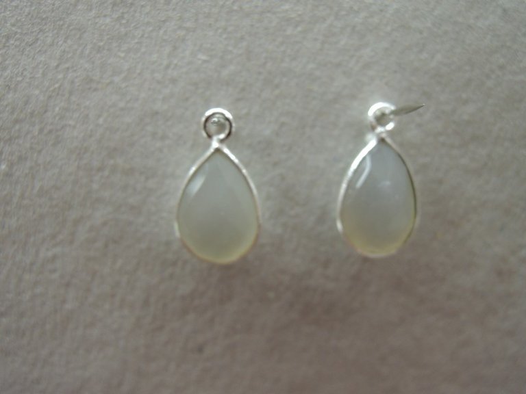 QSF111 HANGER IN KAST Ag925 GRIJS 12X8MM DRUPPEL MAANSTEEN FACET MET 1 OOG