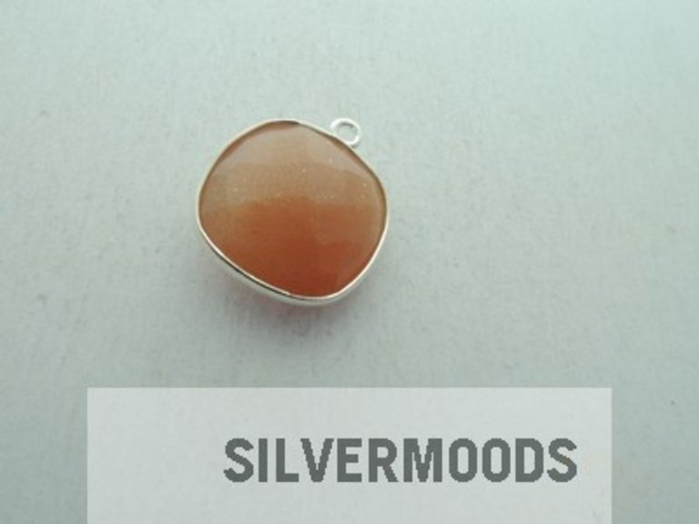 QSF152 HANGER IN KAST Ag925 ROOS 15MM VIERKANT MAANSTEEN FACET MET 1 OOG