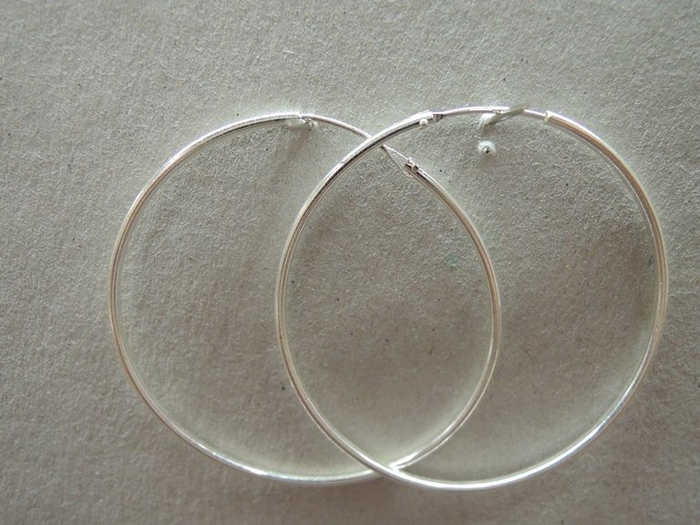 EACR40-01  CREOOL   (per  paar) Ag925 DIAM 3CM DRAAD 1.8MM ROND