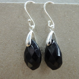 P51 OZ0580 OORHAAK Ag925 ONIX ZWART 15MM DRUPPEL