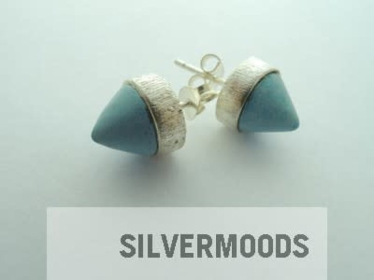 P126 OZ0280 OORSTEKER HOWLIET Ag925 TURKOOIS 8MM KEGEL