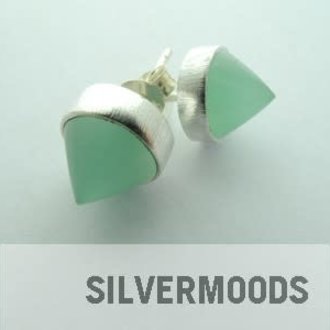 P126 OZ0279 OORSTEKER PRHENIET Ag925 GROEN 8MM KEGEL