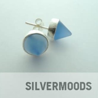 P126 OZ0274 OORSTEKER ONIX Ag925 BLAUW 8MM KEGEL