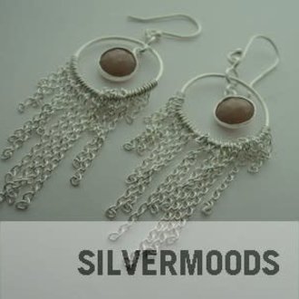 P78 OZ0396 OORHAAK MAANSTEEN ROOS 5CM ROND+KETTINKJES FACET