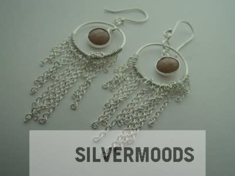 P78 OZ0396 OORHAAK MAANSTEEN ROOS 5CM ROND+KETTINKJES FACET