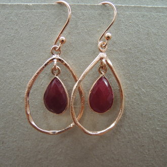 P54 OR0063 OORHAAK Ag925 ROOS  4CM DRUPPEL JADE FACET