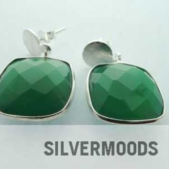 P7 OZ0040 OORSTEKER Ag925 ONIX GROEN 14MM VIERKANT