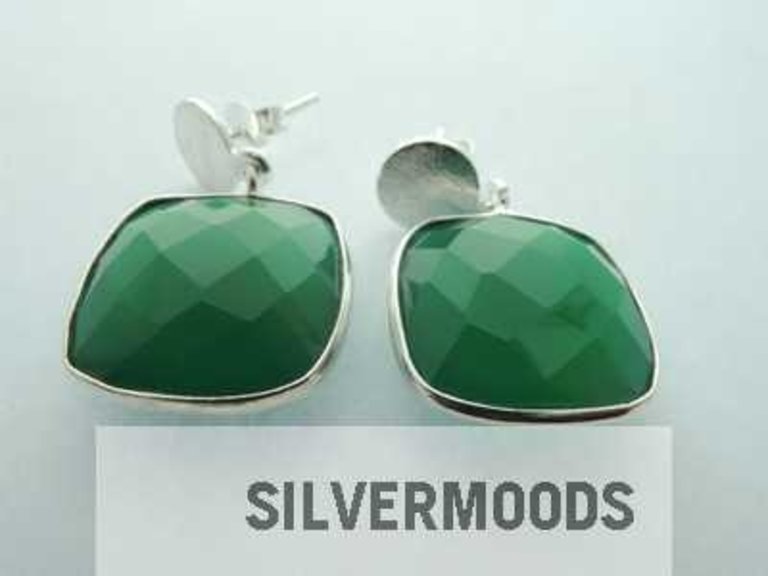 P7 OZ0040 OORSTEKER Ag925 ONIX GROEN 14MM VIERKANT