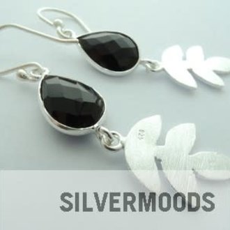 P65 OZ0228 OORSTEKER  Ag925 ONIX ZWART  15X8MM DRUPPEL+BLAADJES