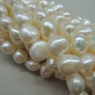 9871 ZOETWATERPAREL WIT 9MM ONREGELMATIG