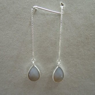 P32 OZ0646 OORSTEKER Ag925 CHALCEDOON GRIJS 12X9MM DRUPPEL+KETTING