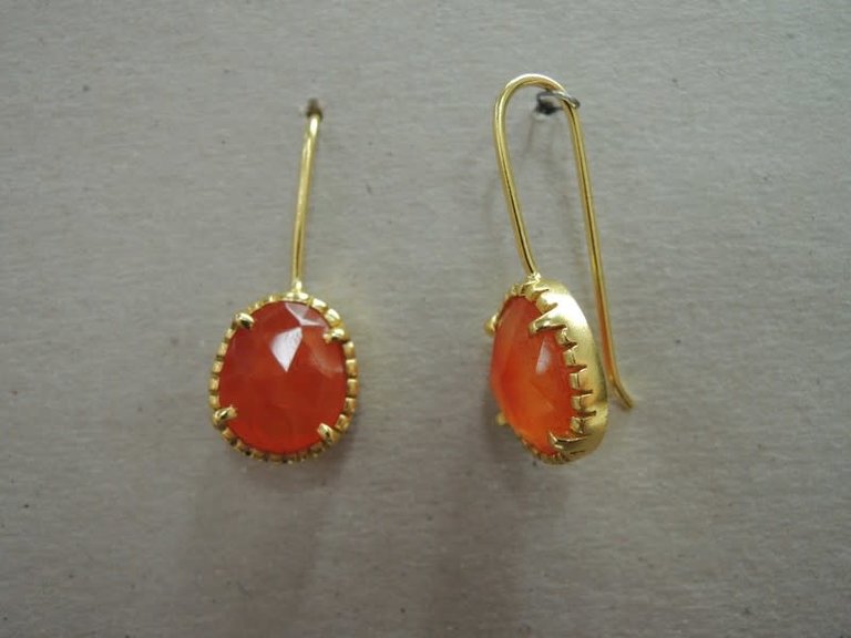 P4 OG0043 OORHAAK Ag925 VERGULD CARNEOOL ORANJE 13X11MM OVAAL