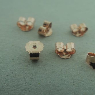 REABF20 (per 10 paar)  BUTTERFLY Ag925 GOLD PLATED ROSE 4MM ROND SLUITING OORSTEKER