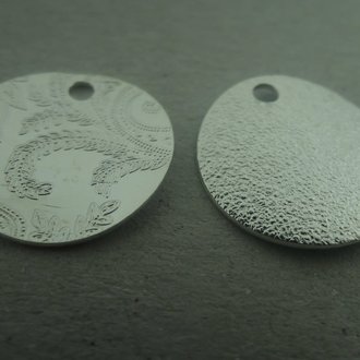 PE25 HANGER Ag925 15MM ROND MET 1 GAT PAISLY MOTIEF (per 10 stuks)