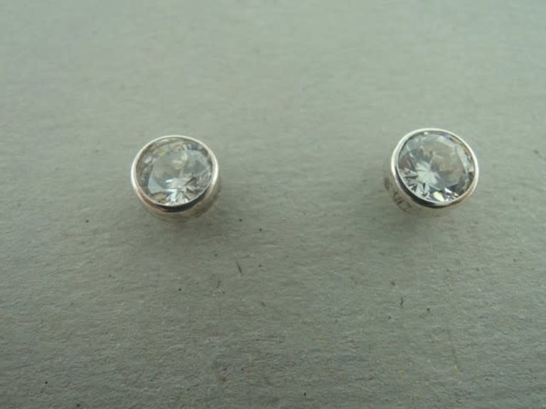 OZ0705 OORSTEKER ZIRKOON Ag925 6MM ROND