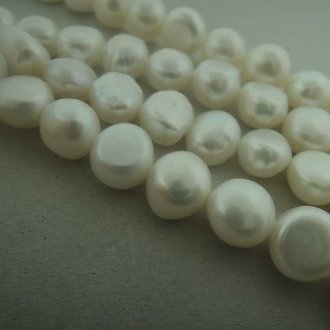 P4002 ZOETWATERPAREL WIT +-10MM ONREGELMATIG