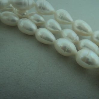 P4006 ZOETWATERPAREL WIT +-14MM DRUPPEL