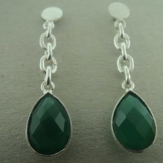 P107 OZ0737 OORSTEKER ONIX GROEN 4CM DRUPPEL