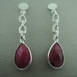 P107 OZ0740 OORSTEKER RUBY ROOS 4CM DRUPPEL