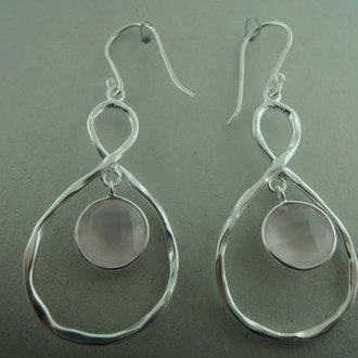 P108 OZ0748 OORHAAK ROZE KWARTS ROOS 4CM ROND/DRUPPEL