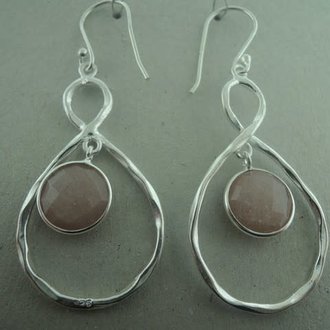 P108 OZ0747 OORHAAK MAANSTEEN ROOS 4CM ROND/DRUPPEL