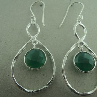 P108 OZ0745 OORHAAK ONIX GROEN 4CM ROND/DRUPPEL