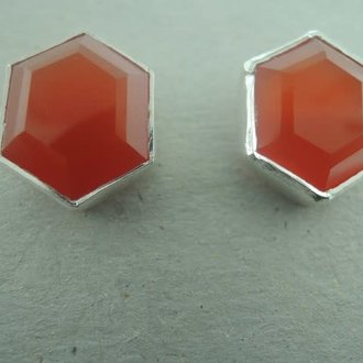 P110 OZ0753 OORSTEKER CARNEOOL ORANJE 14MM ZESHOEK