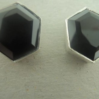 P110 OZ0758 OORSTEKER ONIX ZWART 14MM ZESHOEK