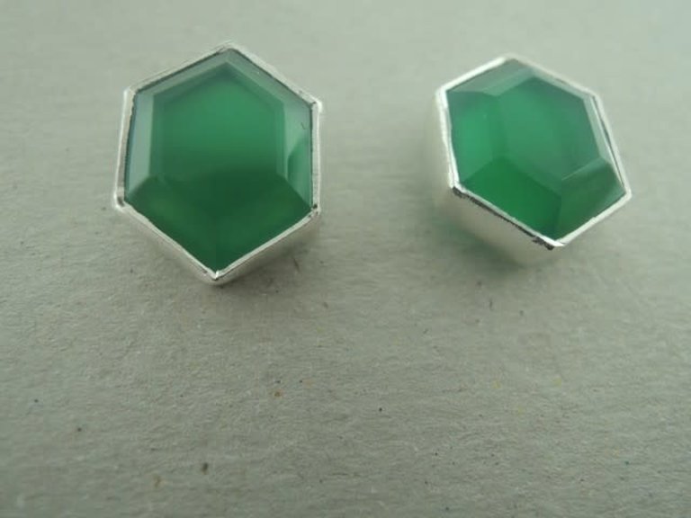 P110 OZ0756 OORSTEKER ONIX GROEN 14MM ZESHOEK