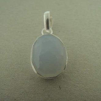 P115 PZ0040 HANGER CHALCEDOON GRIJS 18MM OVAAL MET OOG