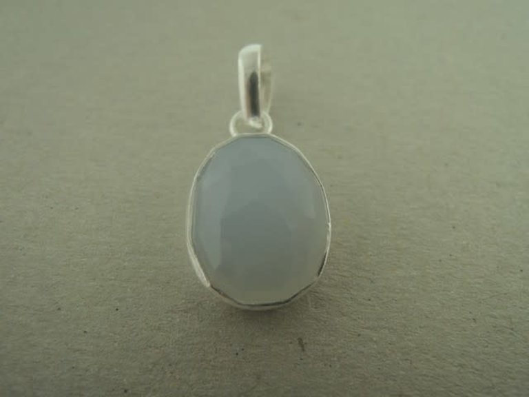 P115 PZ0040 HANGER CHALCEDOON GRIJS 18MM OVAAL MET OOG