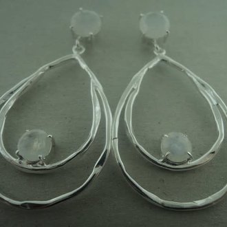 P73 OZ0241 OORSTEKER MAANSTEEN WIT 5CM DRUPPEL/ROND