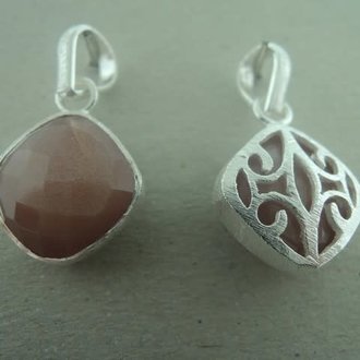 P118 PZ0049 HANGER Ag925 MAANSTEEN ROOS 13MM VIERKANT GEBRUSHED