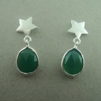 P121 OZ0814 OORSTEKER Ag925 ONIX GROEN 2CM STER/DRUPPEL