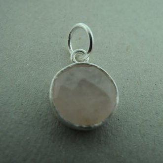 P113 PZ0057  HANGER ROSE KWARTS ROS  11MM ROND MET OOG
