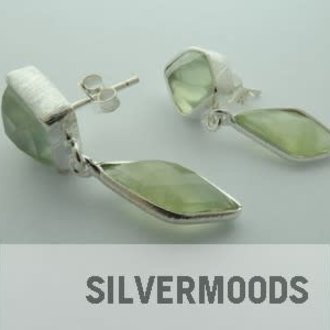 P93 OZ0264 OORSTEKER Ag925 PREHNIET GROEN 30MM ONREGELMATIG