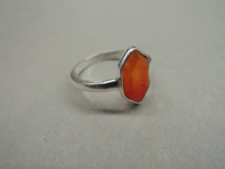 P127 RZ0308 RING Ag925 CARNEOOL ORANJE 12X8MM VEELHOEK