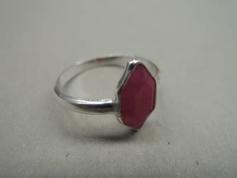 P127 RZ0307 RING Ag925 RUBY ROOS 12X8MM VEELHOEK